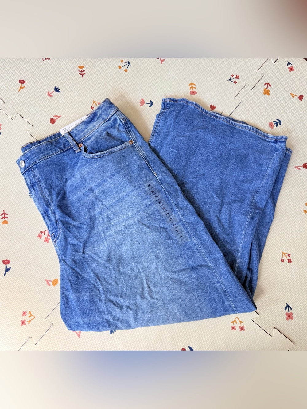 American Eagle Short Dreamy Drape Super High Rise Baggy Wide Leg Jeans